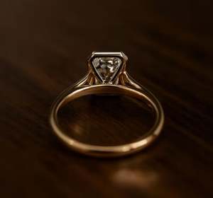 Anillo Solitario de Moissanita Corte Radiante 3CT Plata 925 con Engaste de Garras, Anillo de Compromiso de Lujo Minimalista, Boda Clásica Moderna - Product Image 3