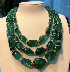 Collier pendentif en résine au style chic moderne, bijoux en résine de qualité supérieure pour femmes et filles, collier en résine avec un design élégant fait à la main - Product Image 4