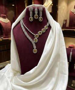 Conjunto de collar de circonita cúbica CZ de calidad premium con Maang Tikka, diseño elegante y sofisticado en plata pulida, ideal para fiestas. - Product Image 5