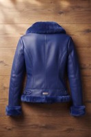 Veste d'hiver pour femme DF-WLJr2 en cuir PU rouge avec fourrure de mouton, fermeture éclair sur le devant, rembourrage en polyester et bordure en fourrure |   Mode décontractée
