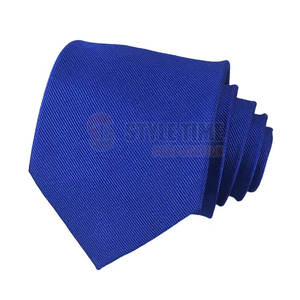 Cravate maçonnique de luxe avec texture satinée lisse, bords soignés et style formel traditionnel pour les occasions spéciales - Product Image 5