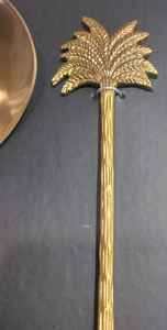 ชุดเสิร์ฟสลัดสแตนเลส 2 ชิ้น พร้อมเคลือบผิวทองเหลืองโบราณ และด้ามจับรูปต้นไม้หล่อจากทองเหลือง - Product Image 5