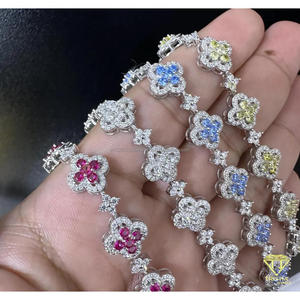 กำไลข้อมือเทนนิสลายใบโคลเวอร์สี่แฉกหลากสีสำหรับผู้หญิงและทุกเพศ ทำจากเงินแท้ 925 ประดับด้วยโมอิสซาไนต์เคลื่อนเรียงเป็นกลุ่ม ชุบทอง 18K - Product Image 5