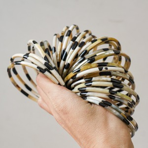 Bracelets en corne de buffle de qualité supérieure artisanale, unisexes, naturels, faits à la main, élégants, bijoux uniques - Product Image 3