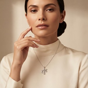 Collier pendentif balance en argent sterling 925 avec moissanite taille brillant rond et sertissage griffe, bijoux de fête - Product Image 4