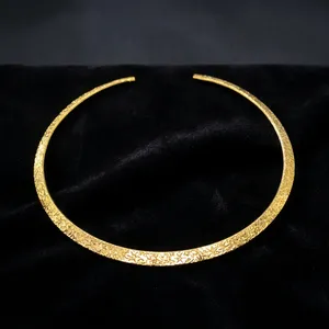 Collar Hasli de Latón Hecho a Mano por UDGEMS |   Gargantilla Abierta Chapada en Oro |   Collar Tradicional Tribal de Latón |   Colgante de Moda - Product Image 2