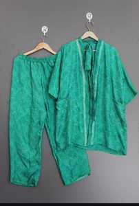 Ensemble de pyjama kimono en soie de luxe pour femmes, vêtements de nuit ethniques, vêtements de détente, ensemble kimono et pyjama de style sari en soie de qualité supérieure - Product Image 3