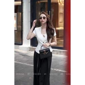 เสื้อแจ็คเก็ตสไตล์นักข่าวสำหรับผู้หญิง คอปกเหลี่ยม ติดกระดุม แขนสั้น ผ้าทวิลเนื้อนุ่ม อุ่นสบาย เหมาะสำหรับใส่ทำงานหรือใส่ในชีวิตประจำวันช่วงฤดูใบไม้ผลิ รุ่น A661 ขายส่ง - Product Image 5