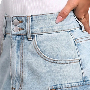 Jupe courte cargo en jean bleu clair pour femme, taille haute, poches utilitaires, coupe décontractée trapèze, en coton, ajustement régulier, tendance - Product Image 3
