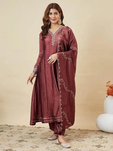 Costume Anarkali brodé le plus vendu pour femmes avec dupatta assorti, tenue ethnique de créateur pour les fêtes et les mariages - Product Image 5