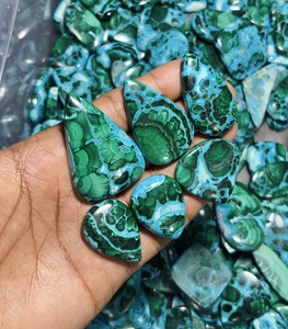 Prix de gros – Cabochons et pierres précieuses en chrysocolle et malachite 100 % naturelles de haute qualité, formes variées pour la fabrication de bijoux - Product Image 4