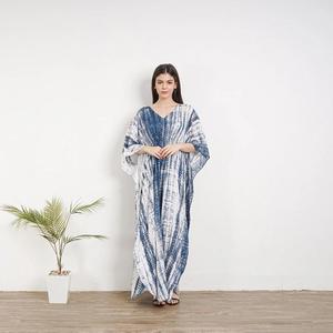 Vestido Kaftán Estampado Azul y Blanco para Mujer, Corte Holgado, Cuello en V, Maxi Kaftán, Traje de Playa, Ropa de Resort - Product Image 4