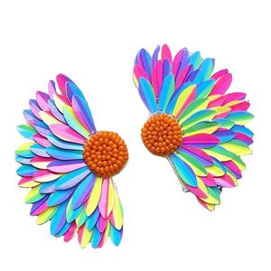 Boucles d'oreilles en perles de créateur vintage pour femmes avec clous arc-en-ciel Patriotic Memorial Day Orange White Blue pour les mariages - Product Image 1