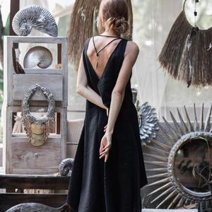 Robe longue en lin noir, style bohème, bio, dos nu, asymétrique, coupe déesse, asymétrique haut-bas, dos ouvert - Product Image 4