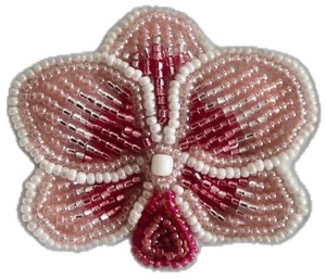 Breloques de sac brodées à la main en perles de rocaille pour femmes – Accessoires élégants en perles de rocaille - Product Image 1