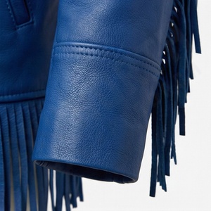 Veste en cuir véritable bleu premium pour homme avec franges, épaules et dos brodés, style motard, personnalisation OEM disponible - Product Image 4