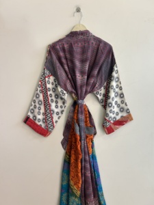 Kimono largo vintage de crepé de seda, hecho a mano, estilo bohemio para mujer - Product Image 3