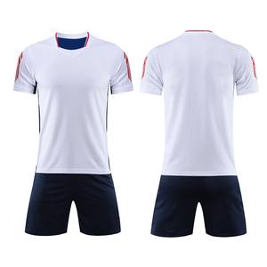 Maillots de football personnalisables noirs – Tenue de sport respirante sans marque - Product Image 1
