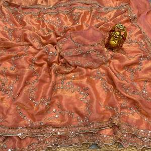 Sari de Soirée en Soie Pure Effet Velours avec Perles Dorées Originales et Broderies Délicates Cutdana - Product Image 1