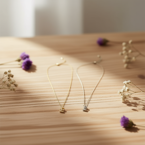 Collana con Ciondolo a Forma di Lettera E in Diamanti, Acciaio Inossidabile Placcato Oro 18K, Gioielli Minimalisti da Donna - Product Image 3