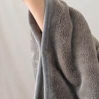 Plaid doux en tissu non tissé avec oreiller intégré, pliable, carré, gris, toutes saisons, pour voyage, lavable en machine, style simple, motif floral