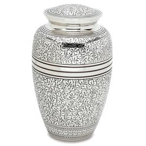 Urne artisanale en laiton au design classique et au fini poli pour des souvenirs précieux par Axiom Home Accents - Product Image 2