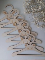 Cintres en bois Delarchi HT31 de haute qualité avec forme personnalisée et design mignon pour adultes, enfants et animaux domestiques – Organisation de la maison
