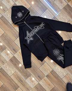 Conjunto Deportivo Urbano para Hombre con Estampado Puff, Sudadera con Capucha y Pantalones Deportivos en Contraste, Fabricante de Ropa Personalizada - Product Image 4