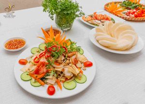 ราคาประหยัด ขนมกุ้งอบกรอบ ผู้ผลิตเวียดนาม ความชื้น 12% กุ้งสด 30% ใช้กับสลัด ซุป ของว่าง ส่งออกทั่วโลก - Product Image 2