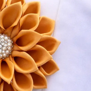 Broche de Flor Dorado, Elegante Pin Floral de Tela, Accesorio para Mujer, Decoración de Moda de Lujo con Diseño de Centro de Cristal - Product Image 2