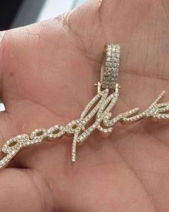 Colgante de Letra Cursiva Personalizado con Diamantes de Moissanita VVS, Plata Sólida 925 con Baño de Oro, Dijes Iced Out, Pasa el Test de Diamantes - Product Image 6