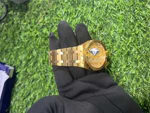 นาฬิกาควอทซ์โทนสีทอง หน้าปัดลายเพชร นาฬิกาข้อมือสไตล์หรูหรา - Product Image 1