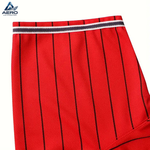 Camiseta de Béisbol con Cuello en V, Rayas Rojas y Letra Bordada, Tejido de Punto de Poliéster, Ligeramente Elástica, Top Deportivo para Hombre - Product Image 4