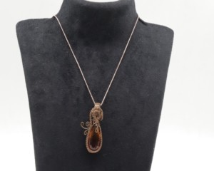 Collar de Vidrio Hecho a Mano con Colgante Envuelto en Alambre de Cobre |   Collar de Cristal Estilo Boho, Regalo para Mujer - Product Image 3