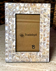 Marco de Fotos Creativo Hecho a Mano con Incrustaciones de Madreperla, Acabado Brillante, Regalo Decorativo de Tradebyd - Product Image 1