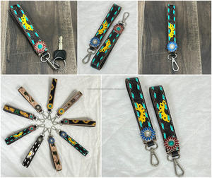 Porte-clés bracelet artisanal en cuir de vache véritable style western avec concho tournesol et incrustation turquoise pour femme, vente en gros unisexe - Product Image 3