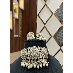 Magnifique ensemble de collier ras-de-cou en laiton plaqué or de qualité supérieure avec moissanite classique pour femme, collection pour occasions spéciales - Product Image 1