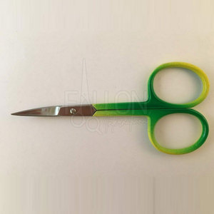 Tijeras para cutículas con diseño ligero y detalles nítidos, con acero resistente al óxido y agarre cómodo. - Product Image 3