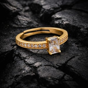 Anillo de compromiso de moissanita con corte princesa cultivada en laboratorio, chapado en oro rosa sobre plata 925, banda solitaria de cuatro puntas con piedras laterales, regalo para - Product Image 6