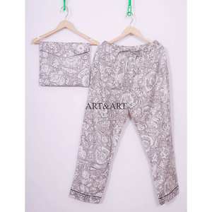 Ensemble pyjama 3 pièces pour femme en 100 % coton écologique, élégant, col modeste, motif floral, confortable, doux, pantalon, chemise et sac à motif uni - Product Image 4