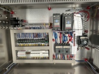 Armoire électrique basse tension IP66 en acier inoxydable SS304 220V5A avec panneau de protection en acrylique pour équipement d'automatisation en usine