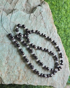 Cuentas de Diamante Moissanita Blancas y Negras de 19 Pulgadas, Cuentas de Diamante Facetadas Blancas de 4 MM y Negras de 6.5 a 7 MM - Product Image 3