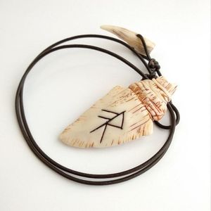 Collar de Hueso Tribal Bohemio Tallado a Mano, Joyería Étnica Vintage, Accesorio de Moda con Cristales, Ideal para Regalo - Product Image 1