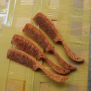 Auténtico peine de coco vietnamita para uso profesional de barberos y creación de kits de estilo tropical único por 99 Gold Data - Product Image 4