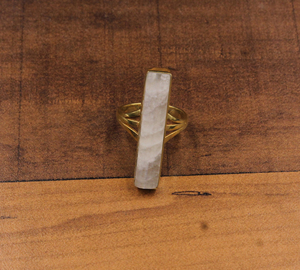 Anillo de Piedra Lunar Arcoíris Natural Shree Jaipur Silver SJSM-4399, Corte Rectangular Largo, Bisel Chapado en Oro Rosa, Venta al Por Mayor - Product Image 3