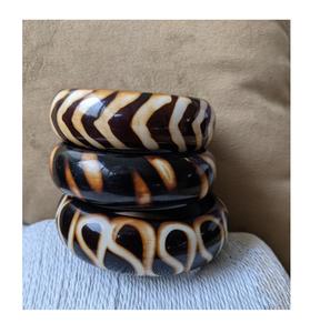 Bracelet tendance en acrylique à motifs, bracelet en résine irrégulier, bracelet circulaire personnalisable, bracelets épais pour femmes - Product Image 1