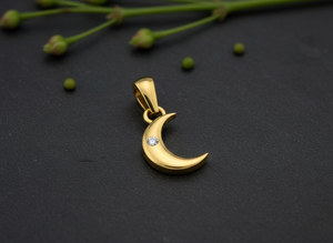 Collier Pendentif Croissant de Lune en Or 14 carats Personnalisé avec Diamant de Laboratoire VVS1, Fabricant de Bijoux Célestes, Fournisseur de Breloques OEM ODM en Gros - Product Image 3