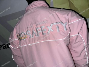 เสื้อแจ็คเก็ตแทรคสูทสีชมพูแบบยูนิเซ็กซ์ ผ้าไนลอนน้ำหนักเบา ทรงหลวม ซิปหน้า มีกระเป๋าข้าง ฮู้ด คอปก แขนยาว สวมใส่สบายๆ สำหรับฤดูร้อน - Product Image 6
