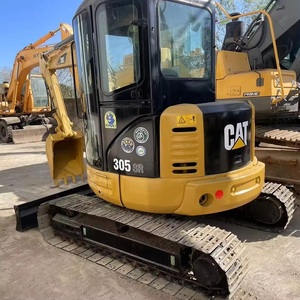 Mini-excavatrice CAT 305 CR conçue pour les travaux de terrassement, avec hydraulique robuste et maniabilité aisée sur les chantiers restreints. - Product Image 6