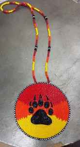 Conjunto clásico de collar y aretes con cuentas tradicionales y detalles artesanales para eventos culturales - Product Image 5